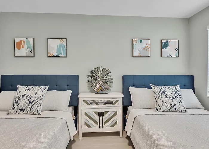 Beach Retreat, Walk To Beach & Nightlife